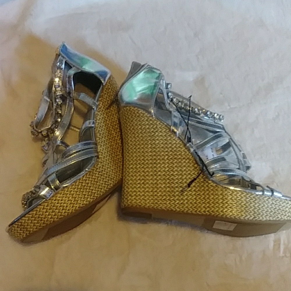 Shoes - Picture 4 of 4